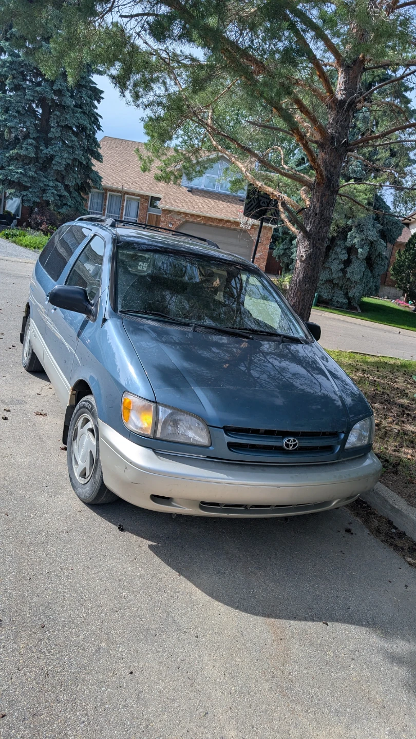 Toyota Sienna Minivan - photo 4