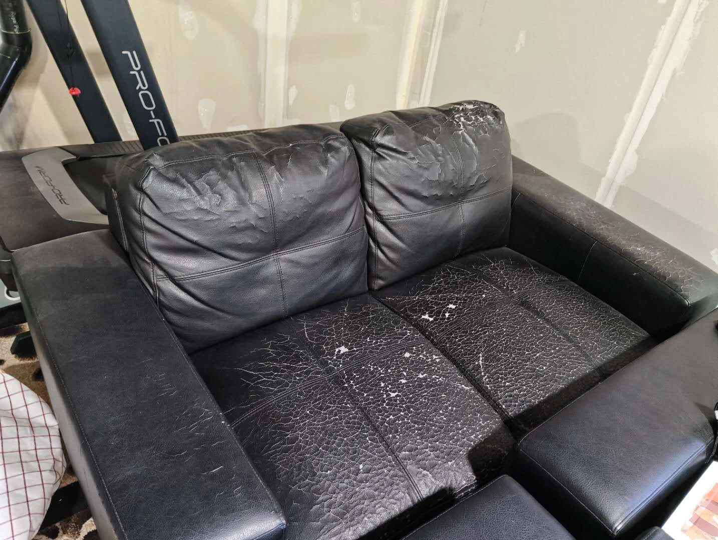 Black leather sofa 2pcs - photo 3