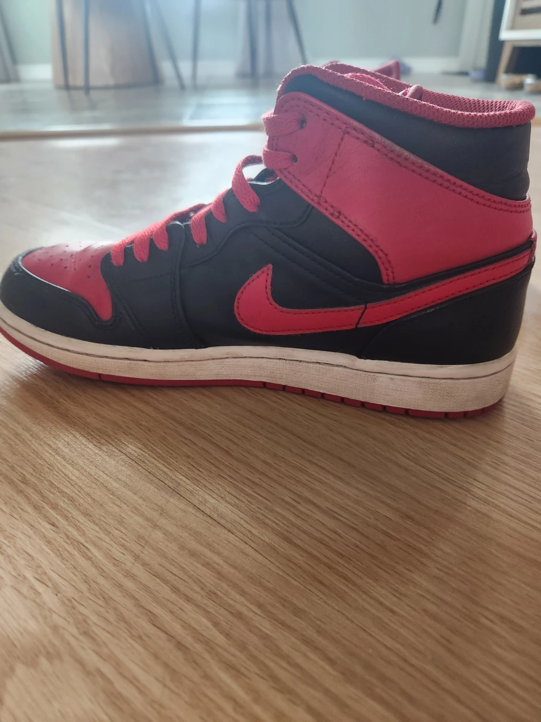 Air Jordan 1 Mid Sneakers