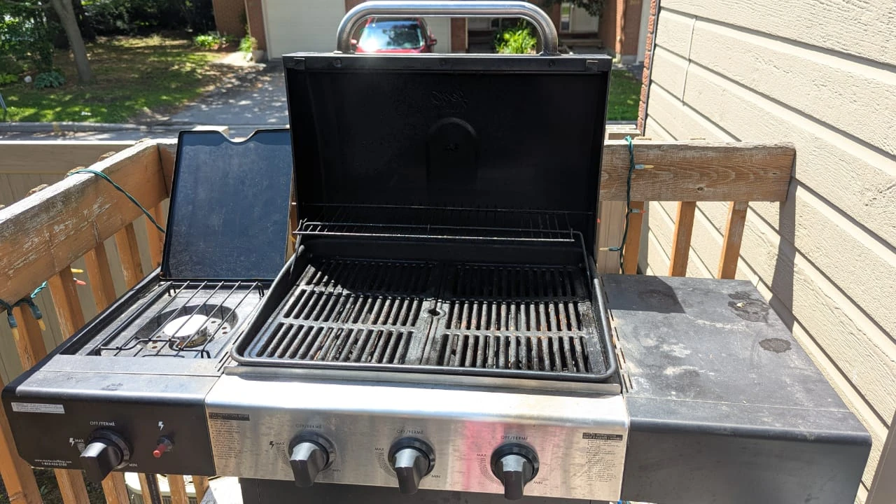 Master Chef 3-Burner Propane Grill with Side Burner