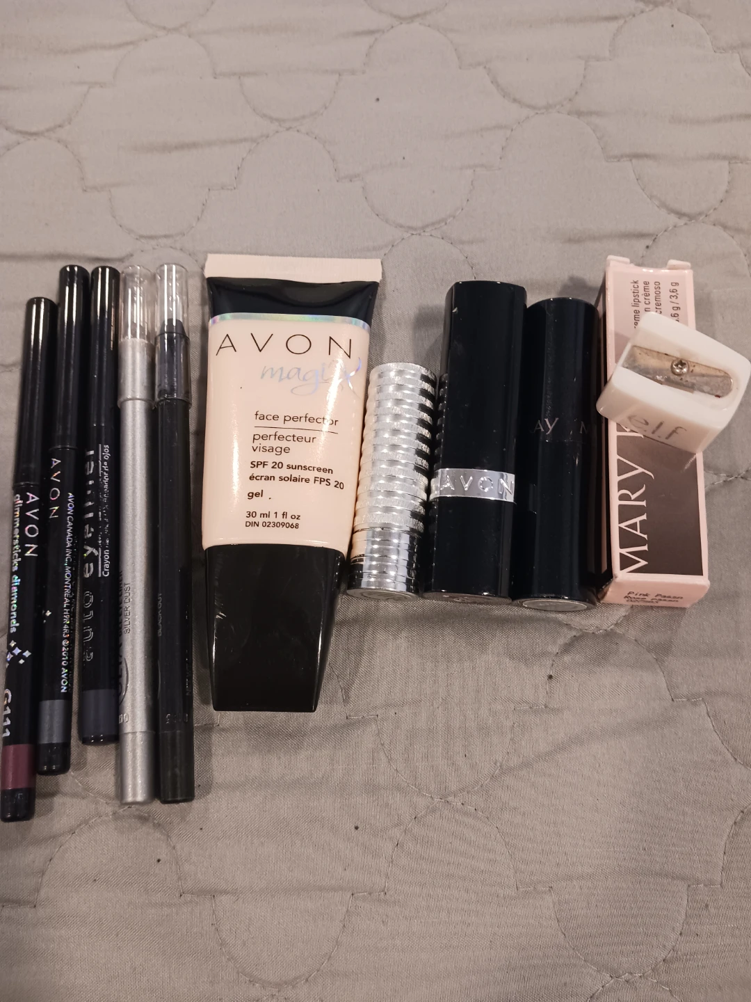 Avon Makeup Bundle - Face Perfector & Lipsticks