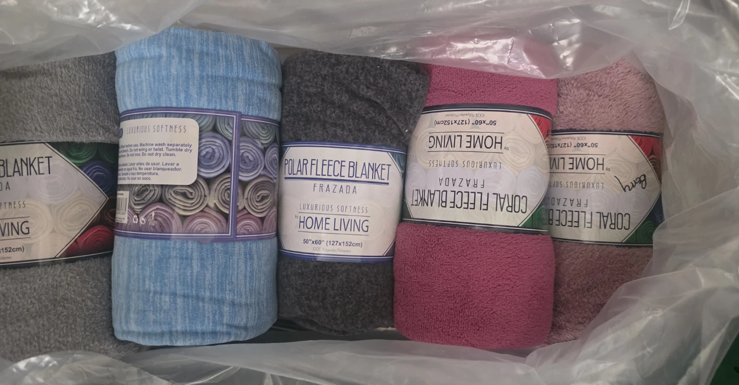 Brand new Home Living Polar Fleece Blanket - assorted color - photo 2