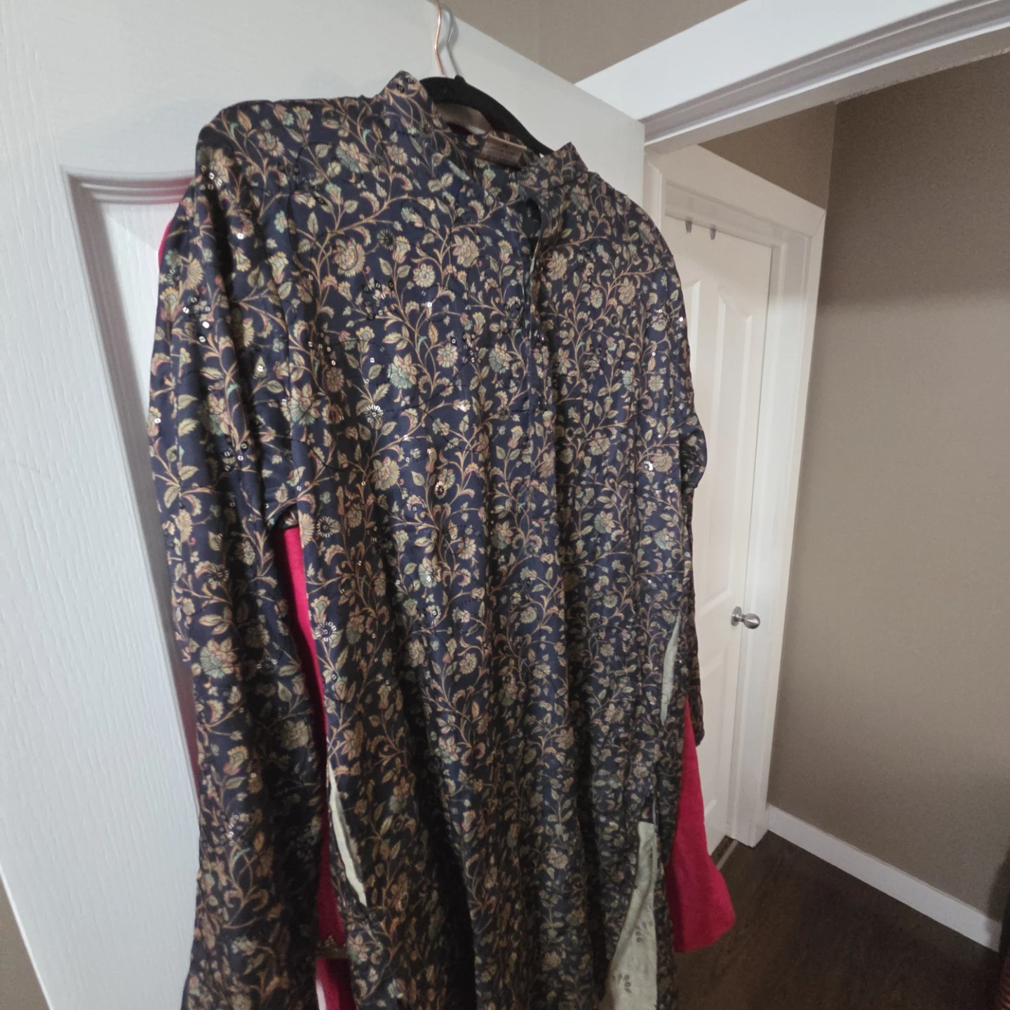 Men Embroidered Kurta