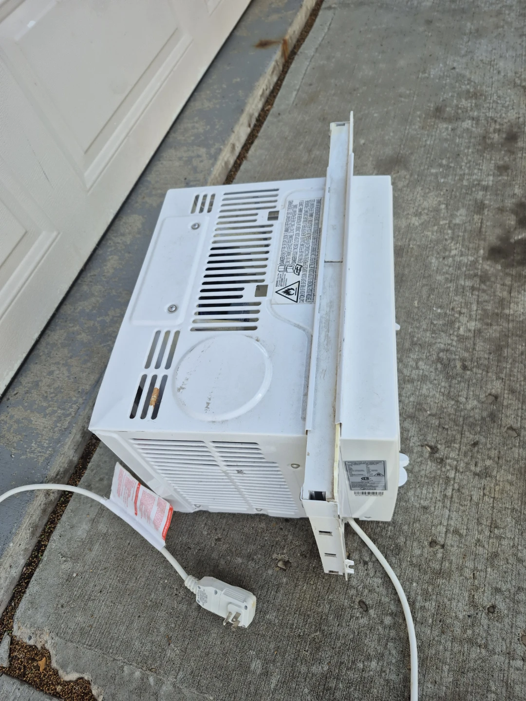 Midea Window Air Conditioner - photo 2