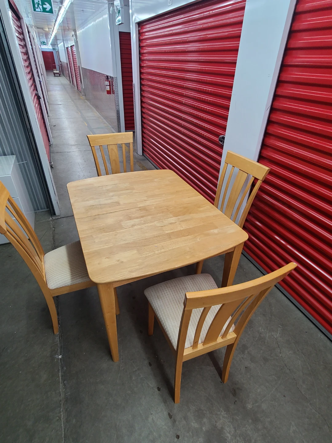 🇨🇦  Wooden Dining Table Set with 4 Chairs