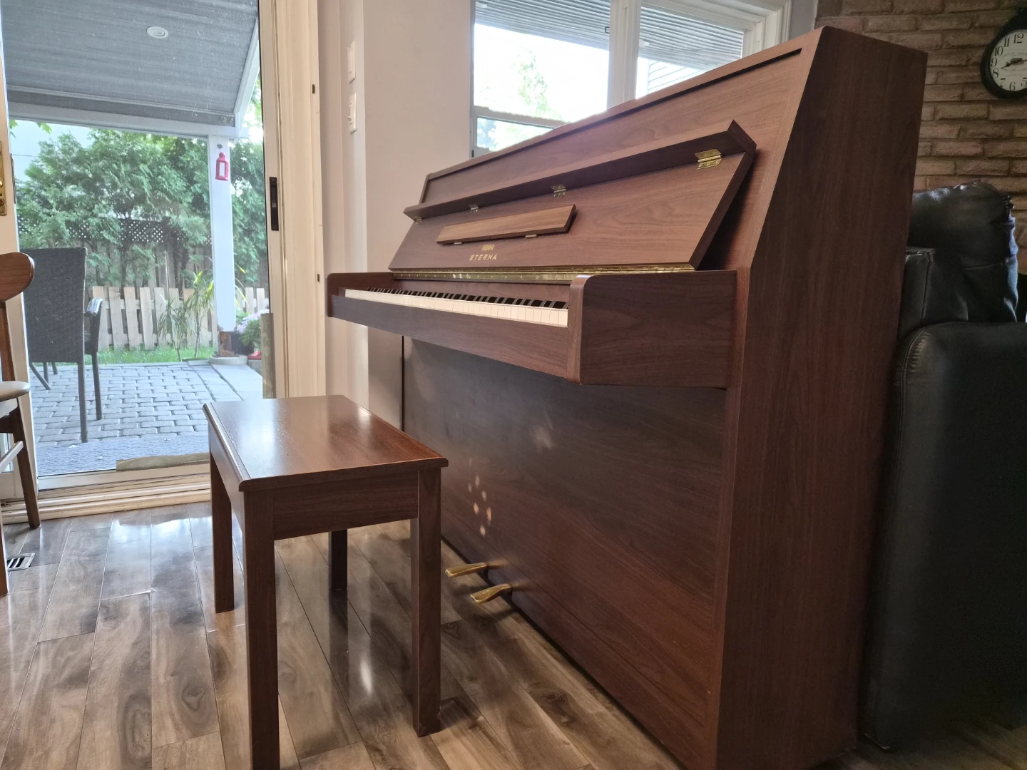 YAMAHA UPRIGHT PIANO