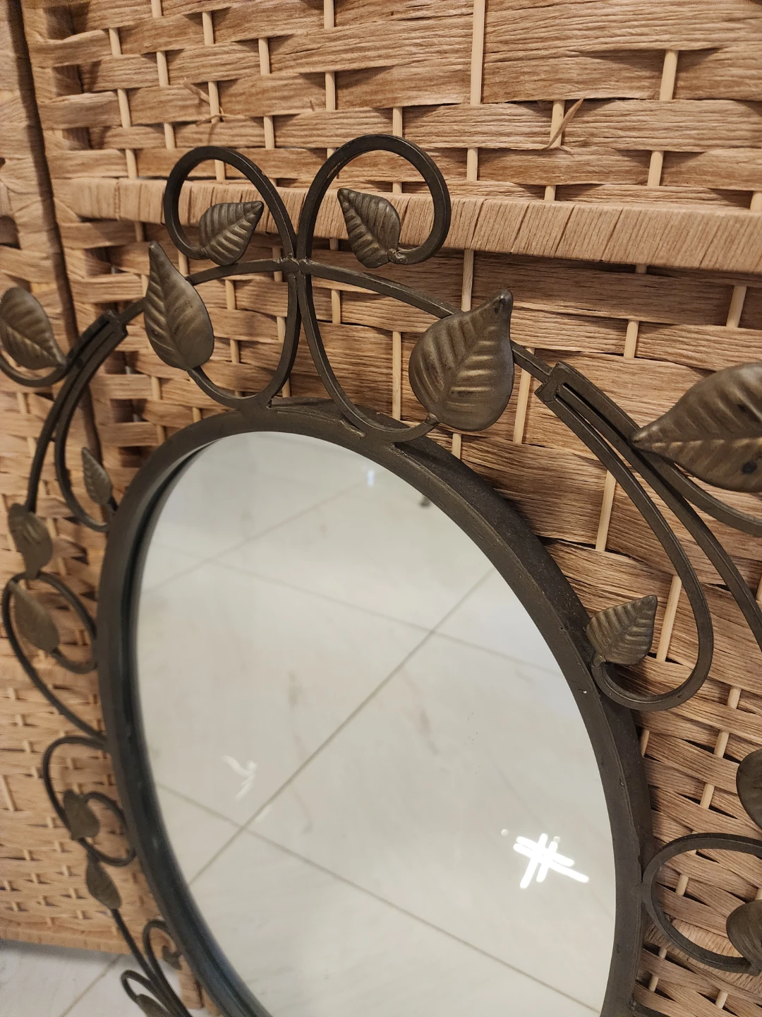 Decorative Oval Wall Mirror with Leaf Design - photo 2