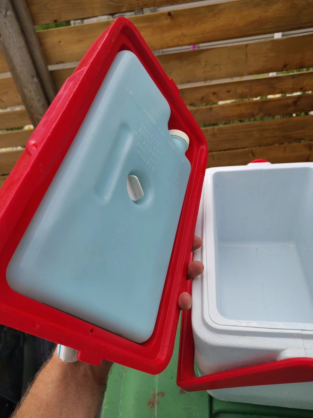 16 Quart Rubbermaid Picnic Cooler with Ice Pack - photo 2