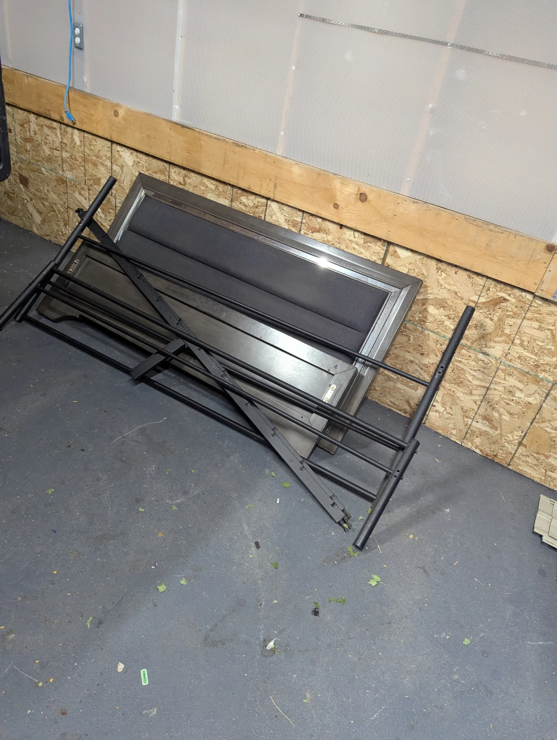 Headboard and base looks like maybe a queen. NOT SURE OF COND - photo 2