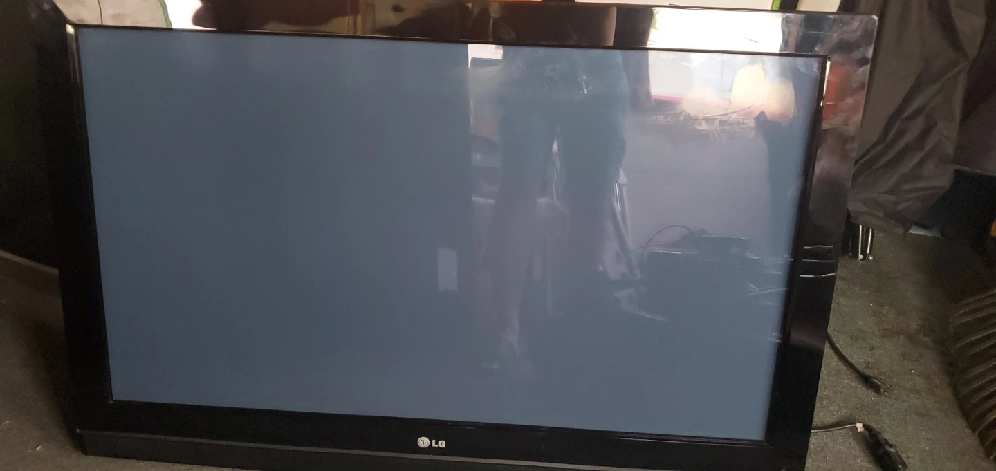 LG Television 42" - photo 2
