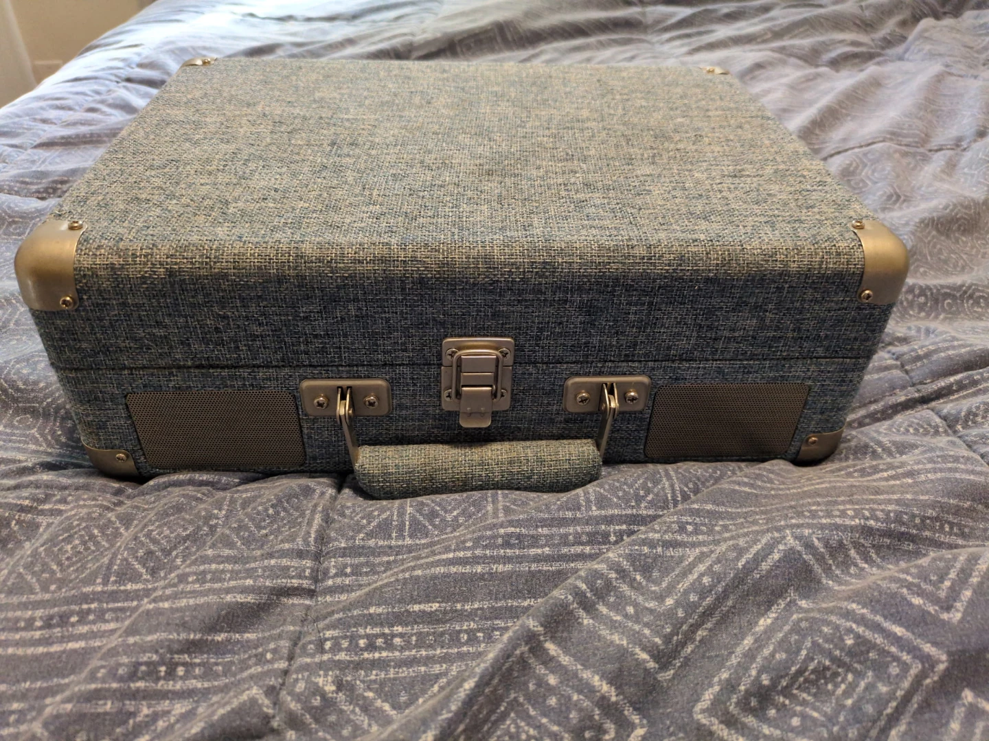 Victrola Suitcase Record Player - photo 2