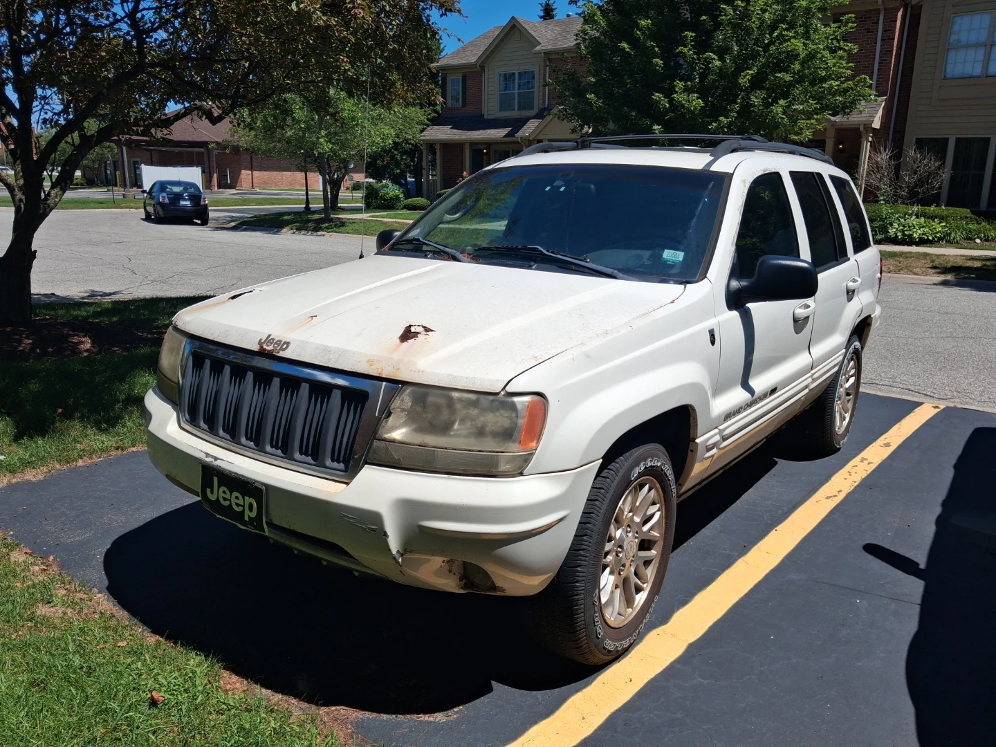 Jeep Grand Cherokee SUV - photo 2