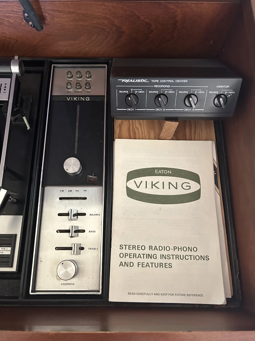 Hi Fi wood console!  Collectable piece. - photo 3