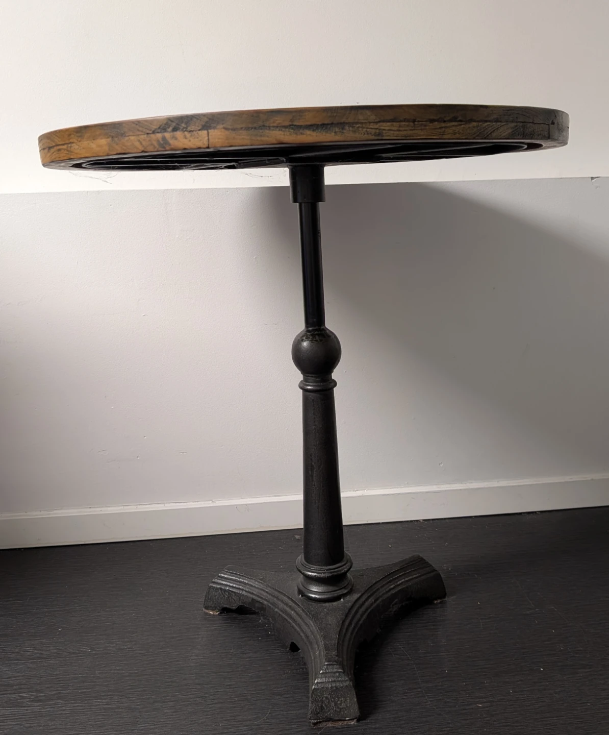 Round Wood Top Pedestal Table
