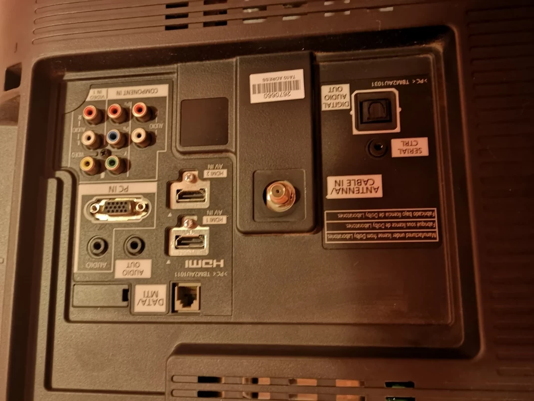 Panasonic TH-37LRU50 LCD TV - photo 4