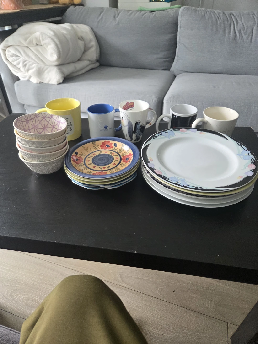 Assorted Dinnerware Set 20 pieces