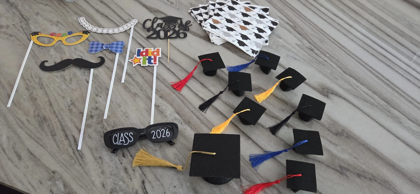 Graduation Photo Booth Props & Decorations - photo 3