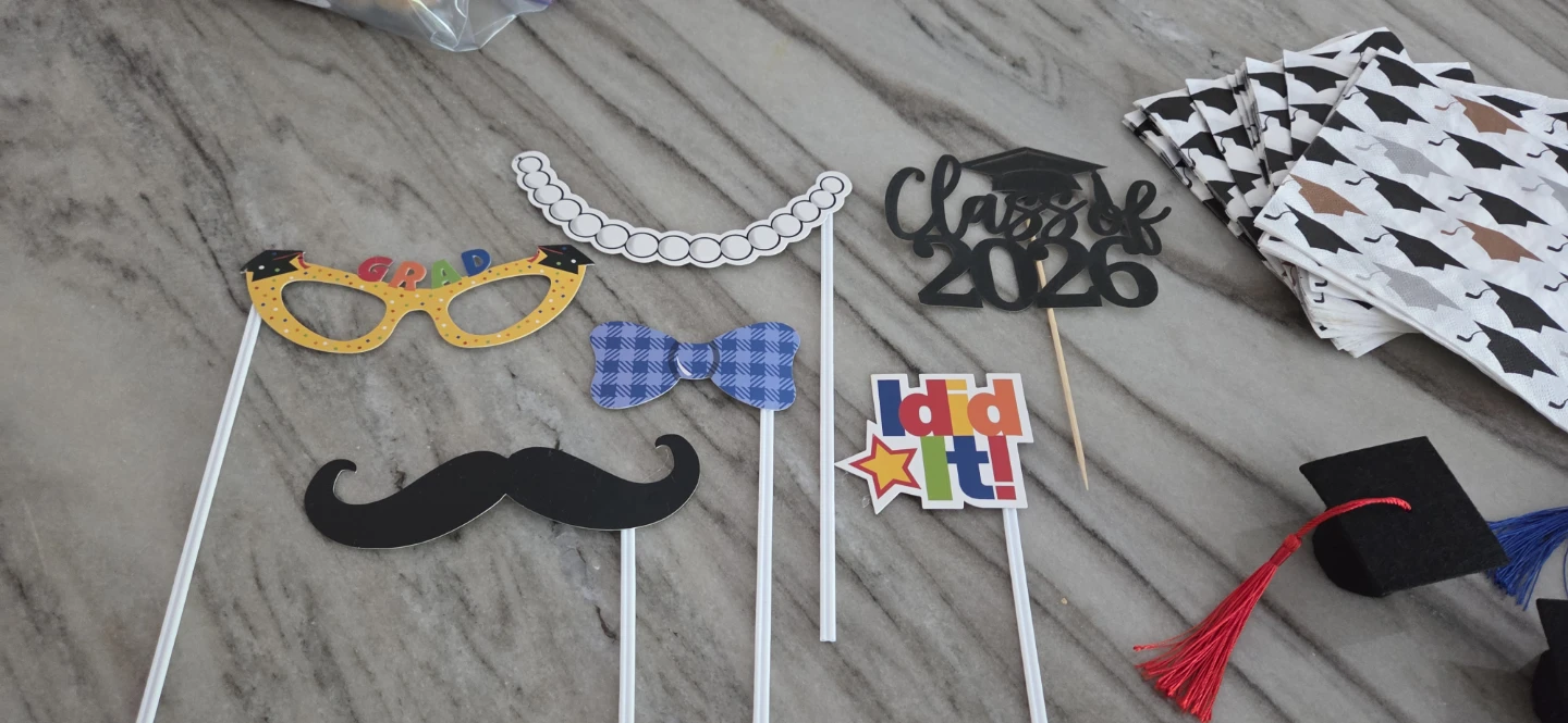 Graduation Photo Booth Props & Decorations - photo 4