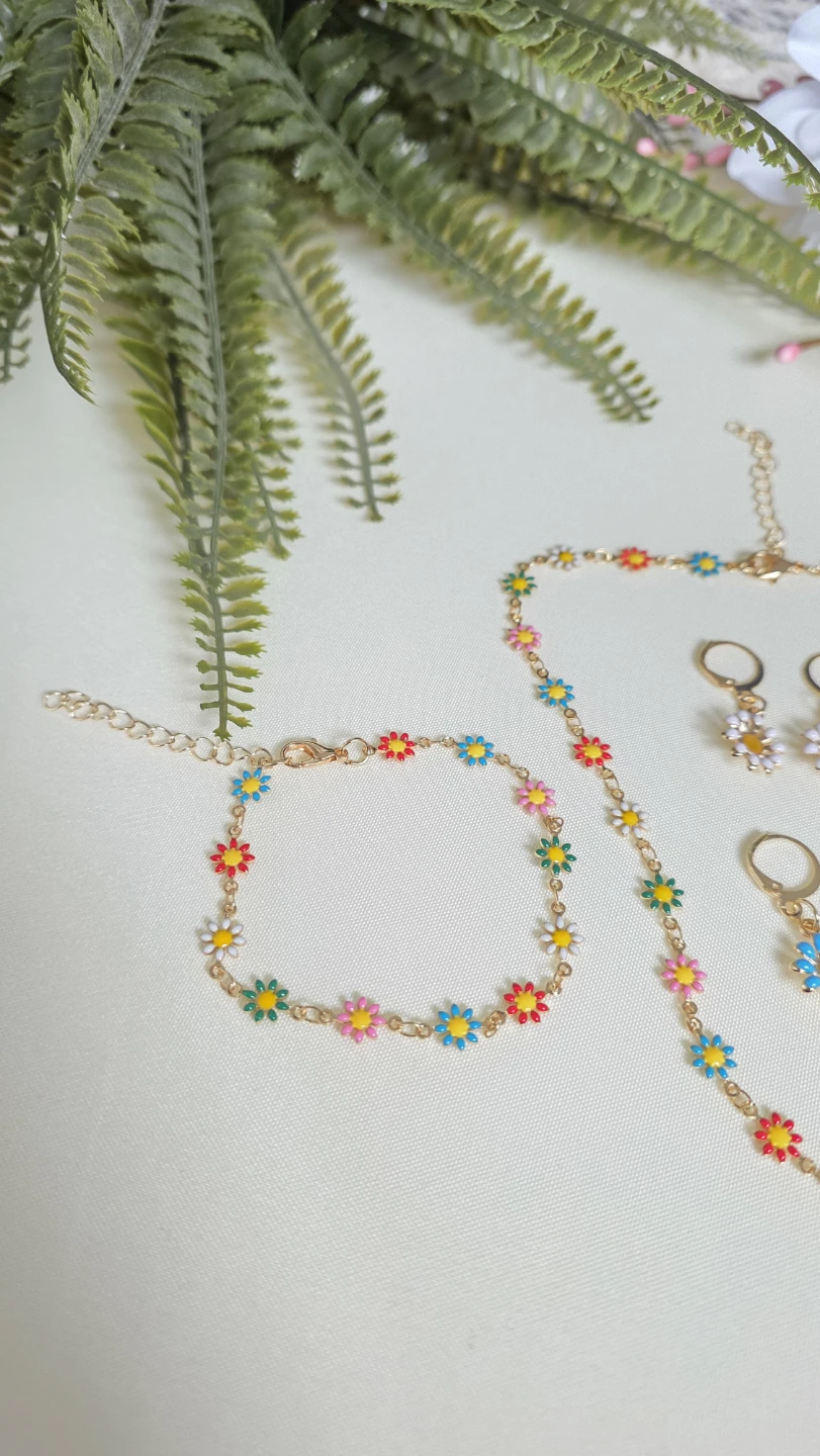 Daisy Flower Necklace, Bracelet, and Earrings Set - photo 3