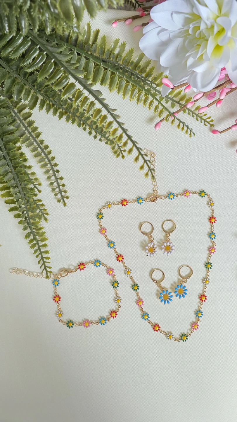 Daisy Flower Necklace, Bracelet, and Earrings Set - photo 4