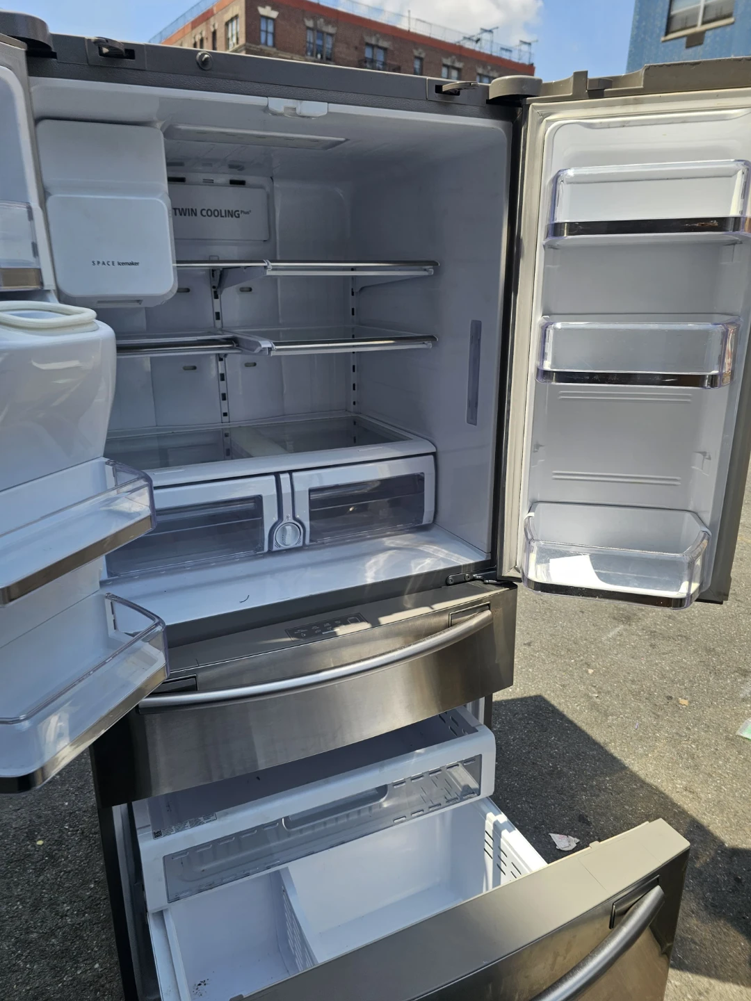 Samsung 33in wide stainless steel 4 door refrigerator - photo 2