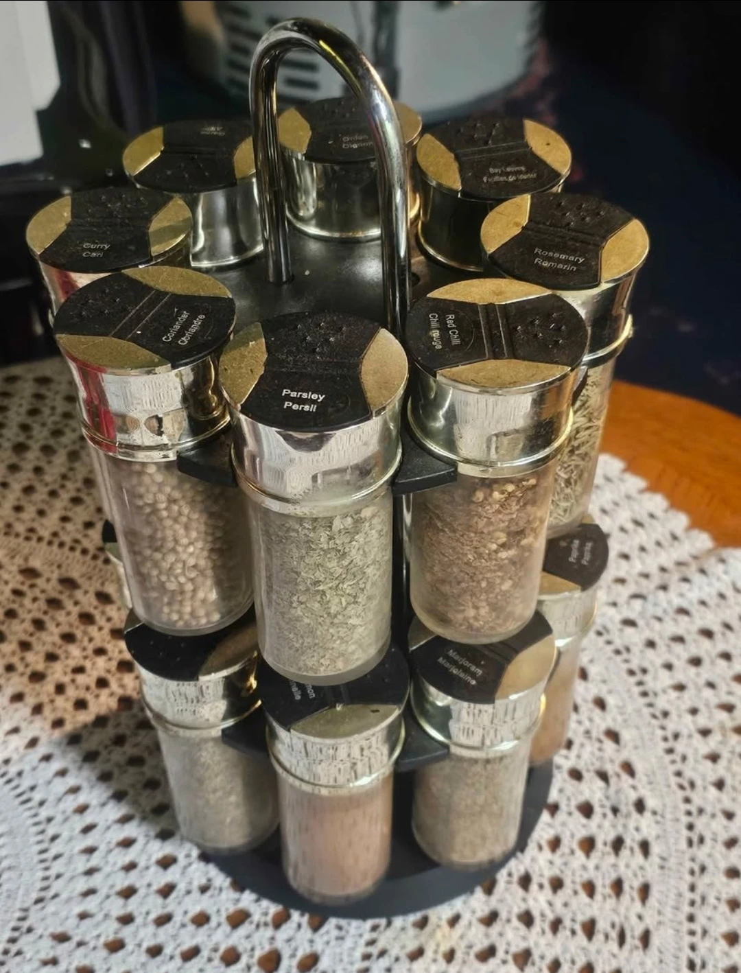 Rotating Spice Rack with 16 Glass Spice Jars