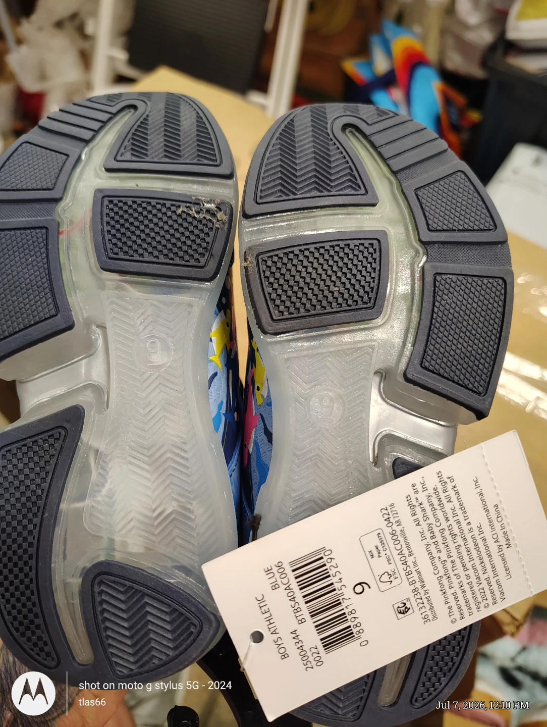 Boys Shark Shoes Size 9 - photo 3