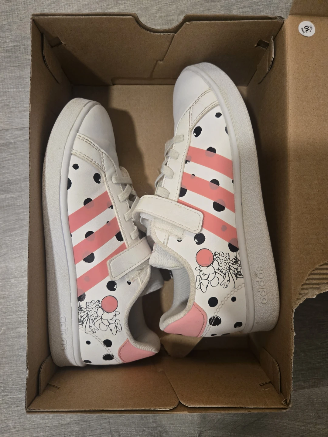 Adidas Grand Court Disney Minnie Mouse sneakers. SIZE 3