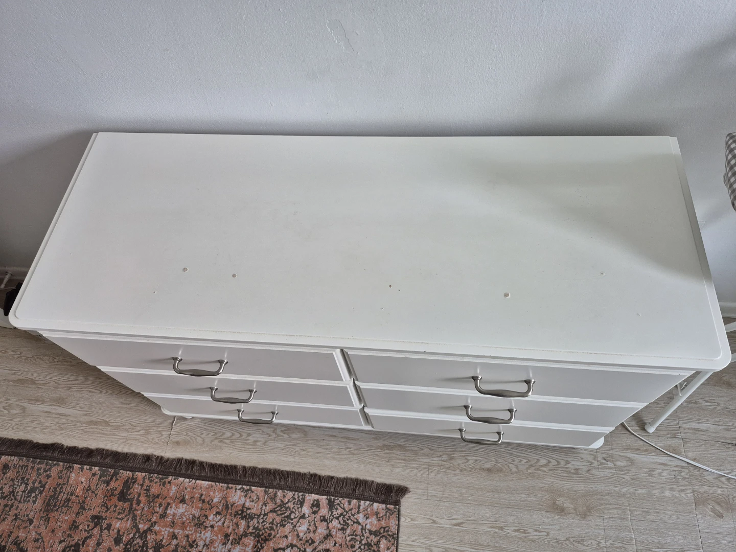White dresser with 6 drawers - photo 2