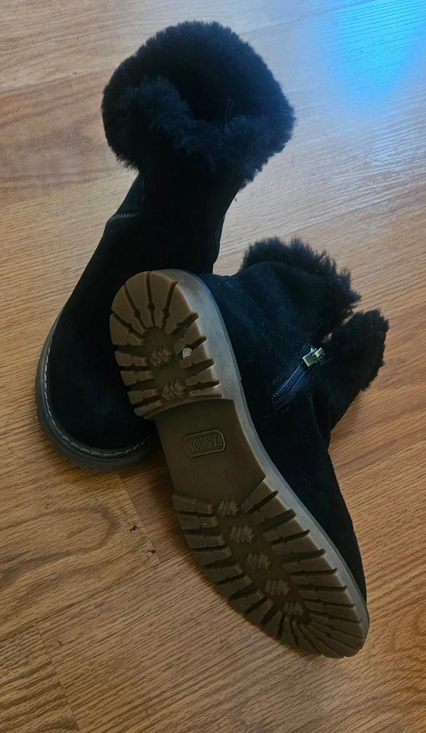 Women's Fashion Booties Size 7 - photo 2
