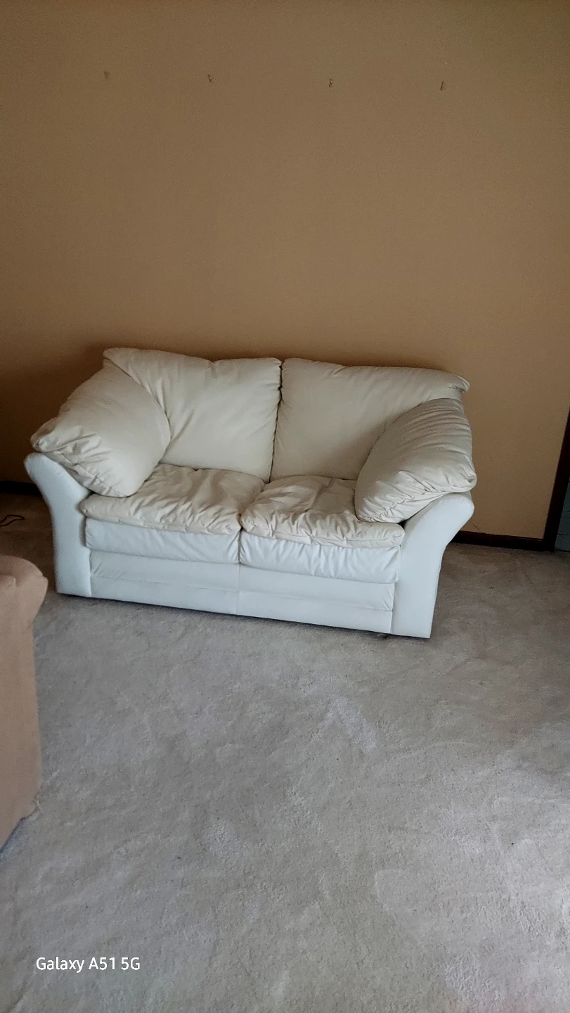 White leather loveseat - photo 2