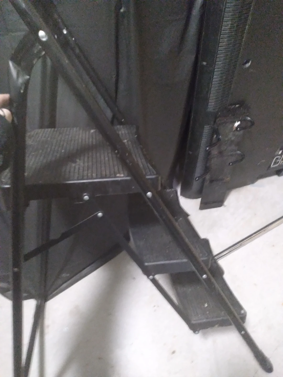 Easy Reach 4-Step Ladder - photo 3