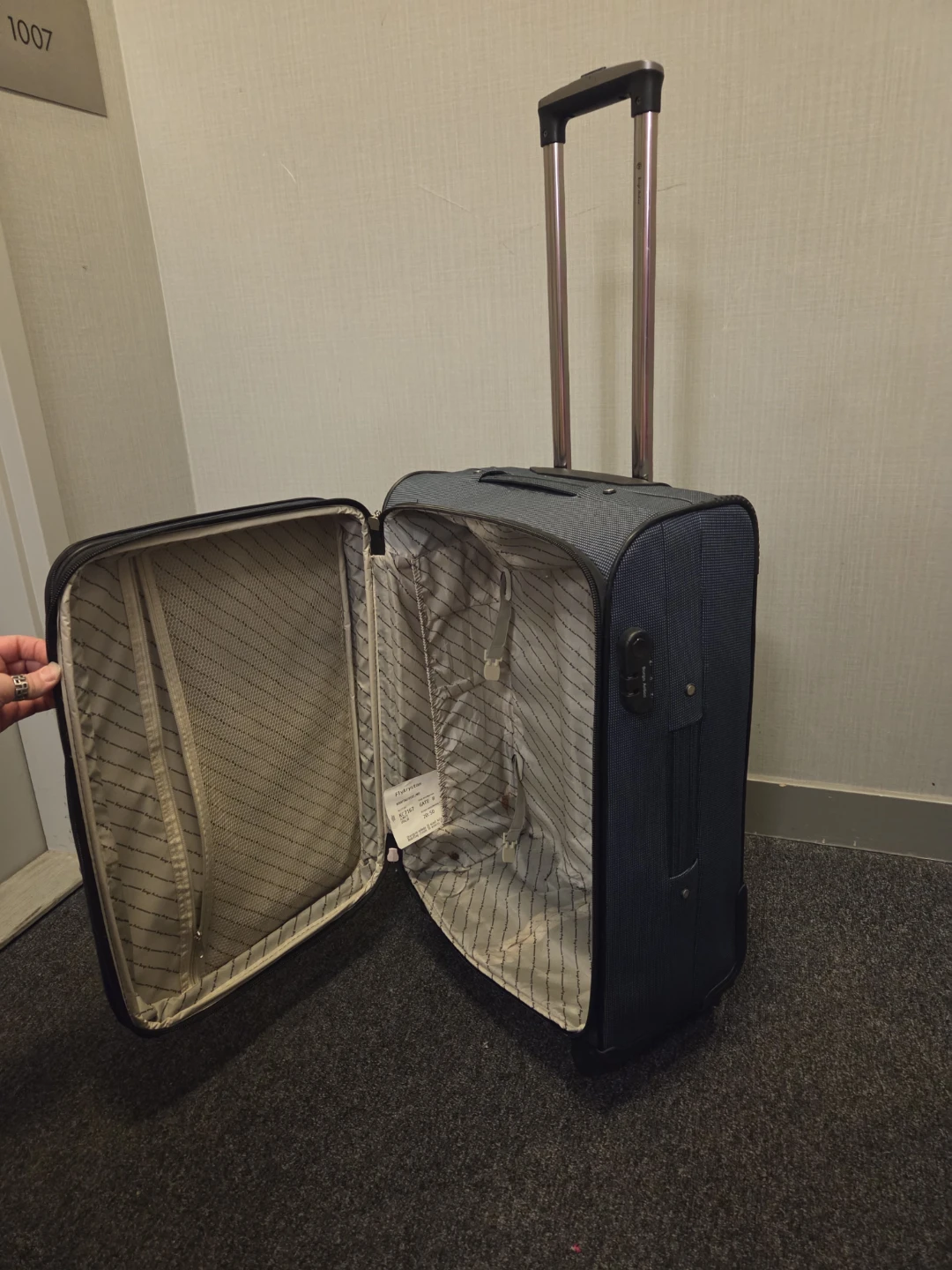 Travel Lux Cabin size Suitcase - photo 2