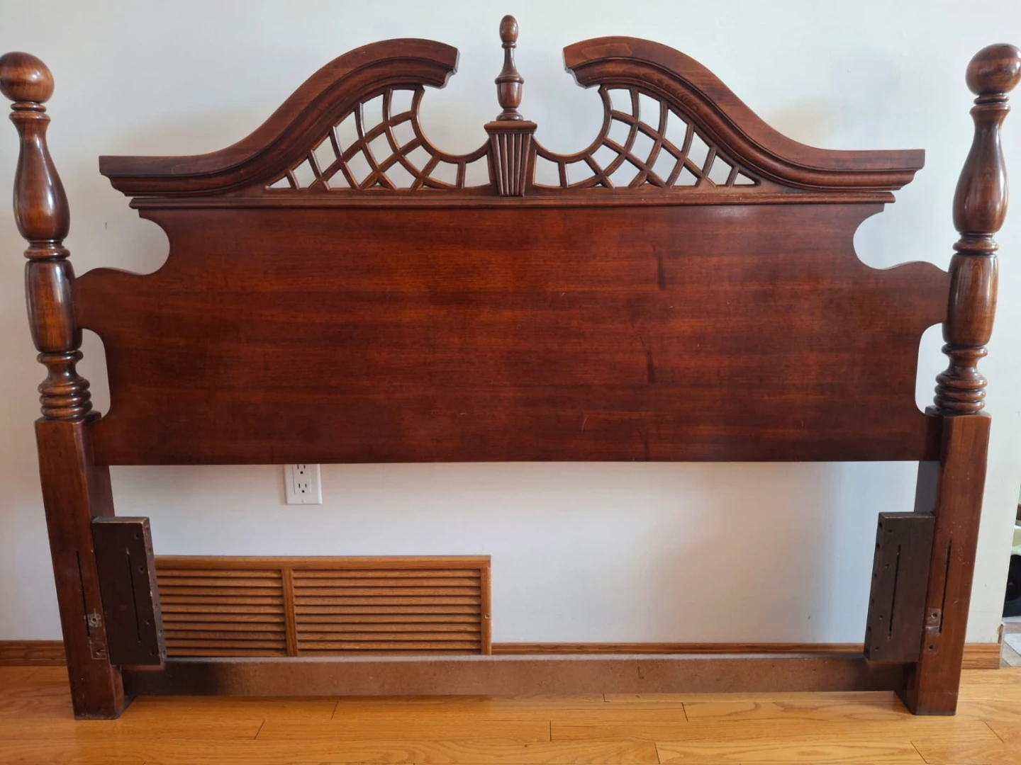 Solid Wood Dresser with Mirror - photo 3