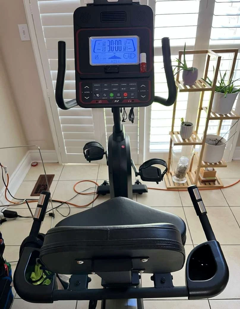 Premium Sole R92 recumbent exercise bike - photo 2