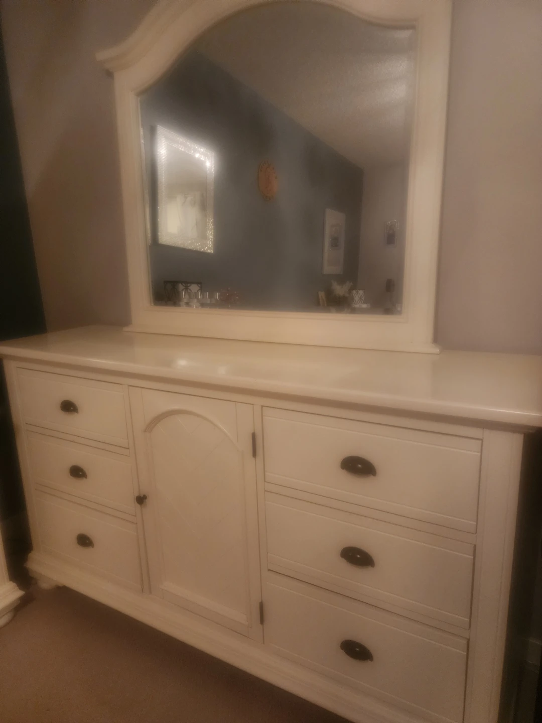 White dresser with mirror - photo 2