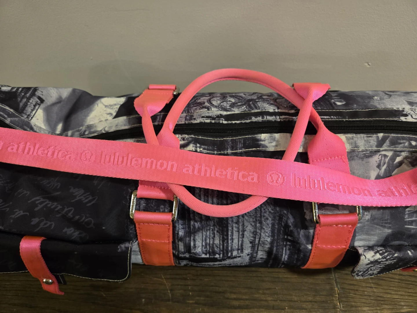 Lululemon Athletica Duffle Bag& YOGA Mat Carrier - photo 3