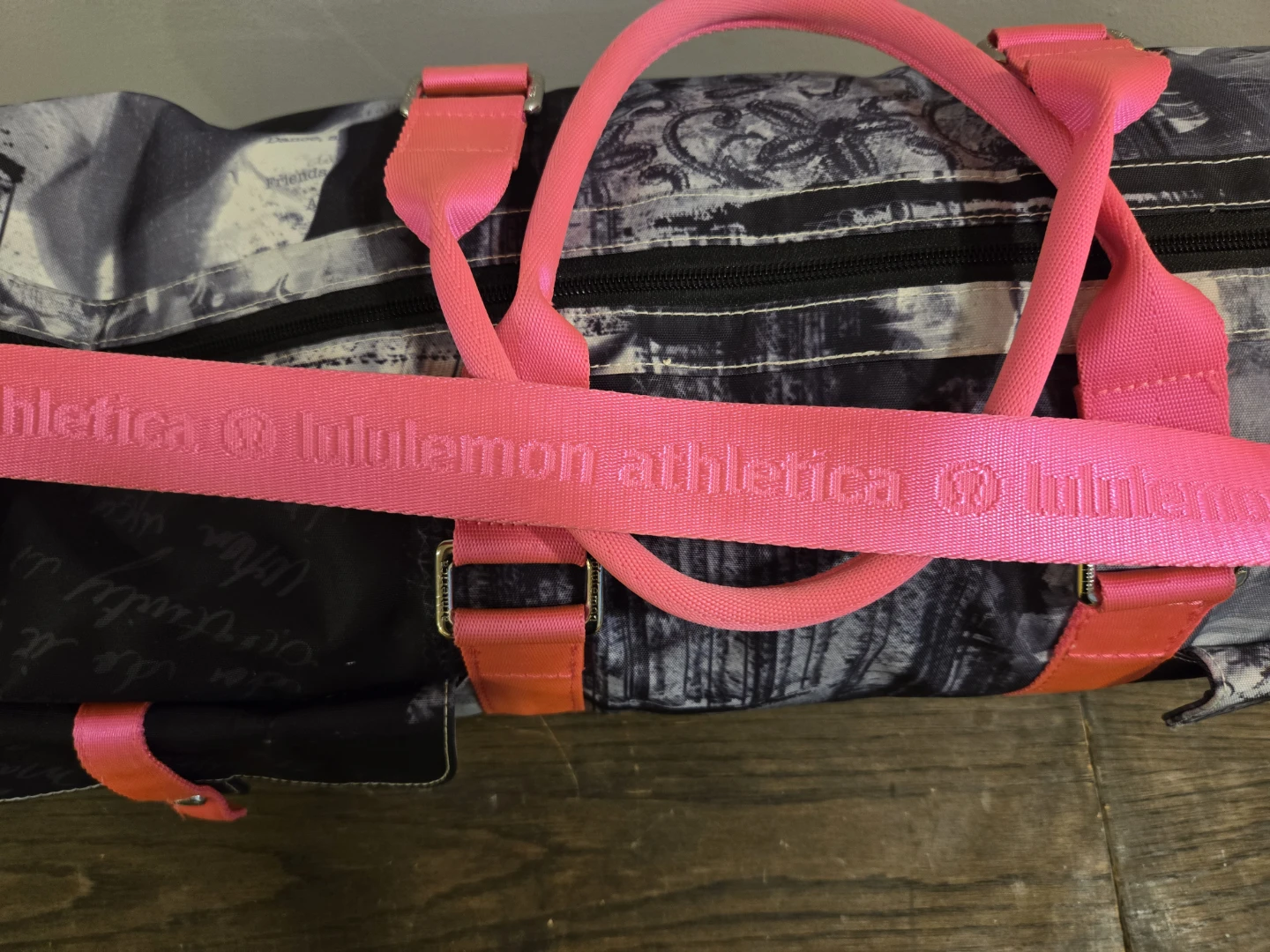 Lululemon Athletica Duffle Bag& YOGA Mat Carrier - photo 4