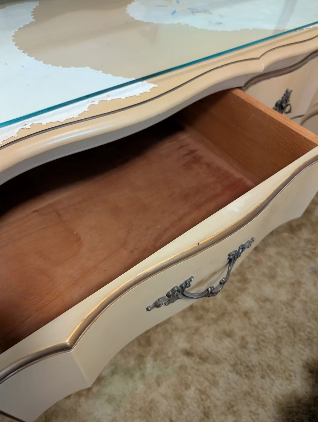 Antique wood dresser with glass protection on top - photo 3