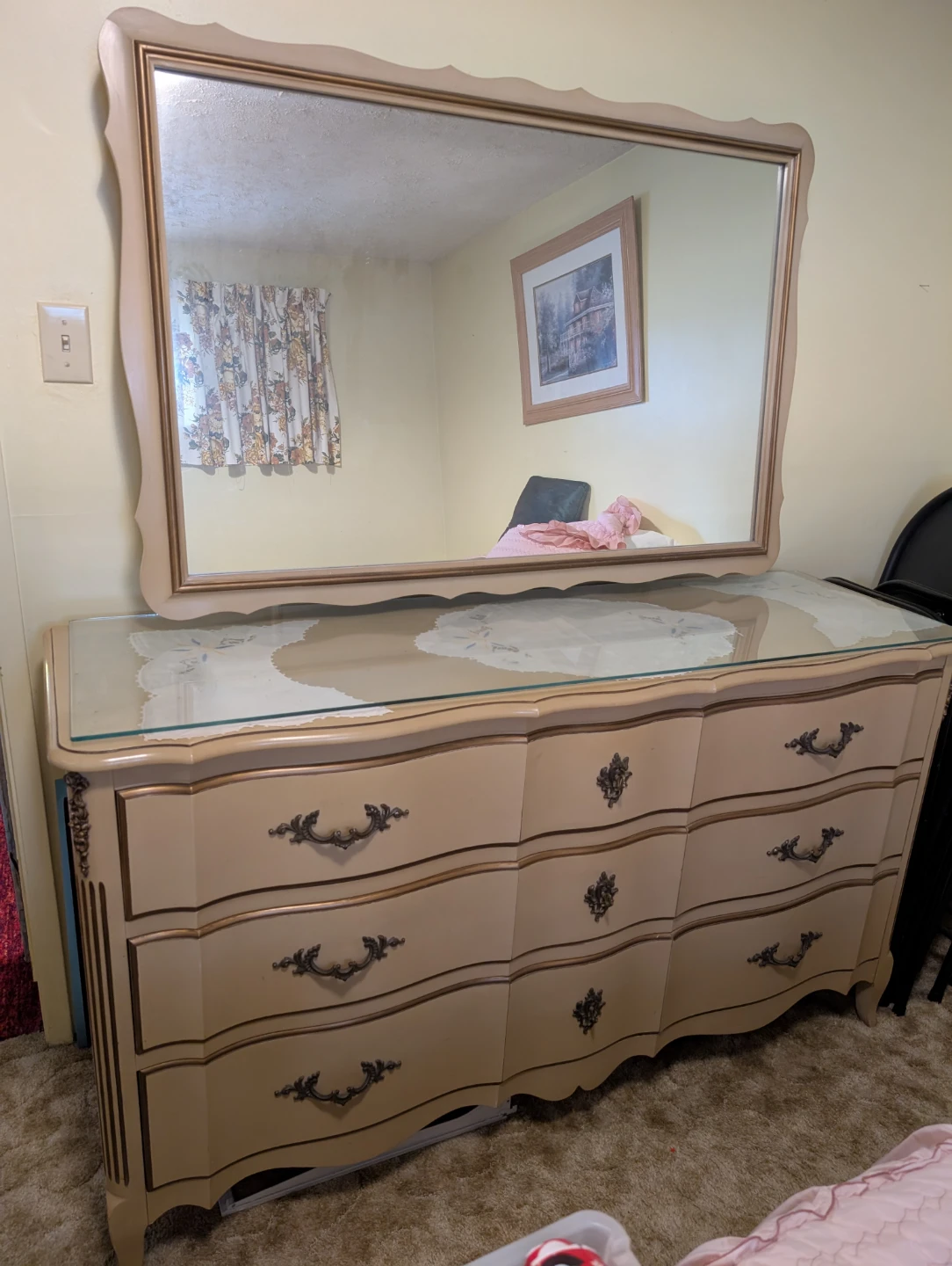 Antique wood dresser with glass protection on top - photo 4