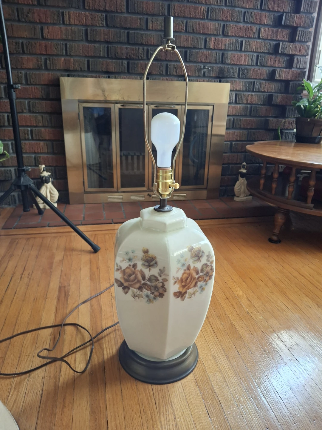 Vintage Ceramic Table Lamp with Floral Design - photo 2