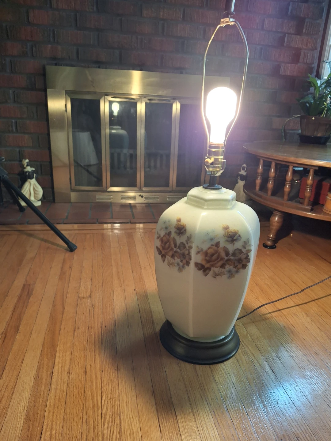 Vintage Ceramic Table Lamp with Floral Design - photo 4