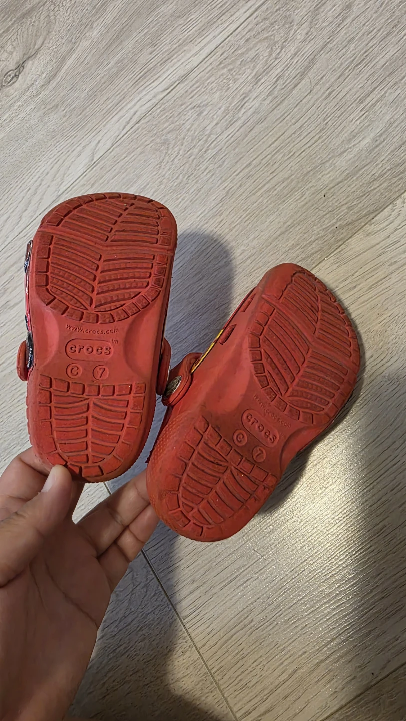 Crocs Lightning McQueen Clogs Size 7 - photo 3