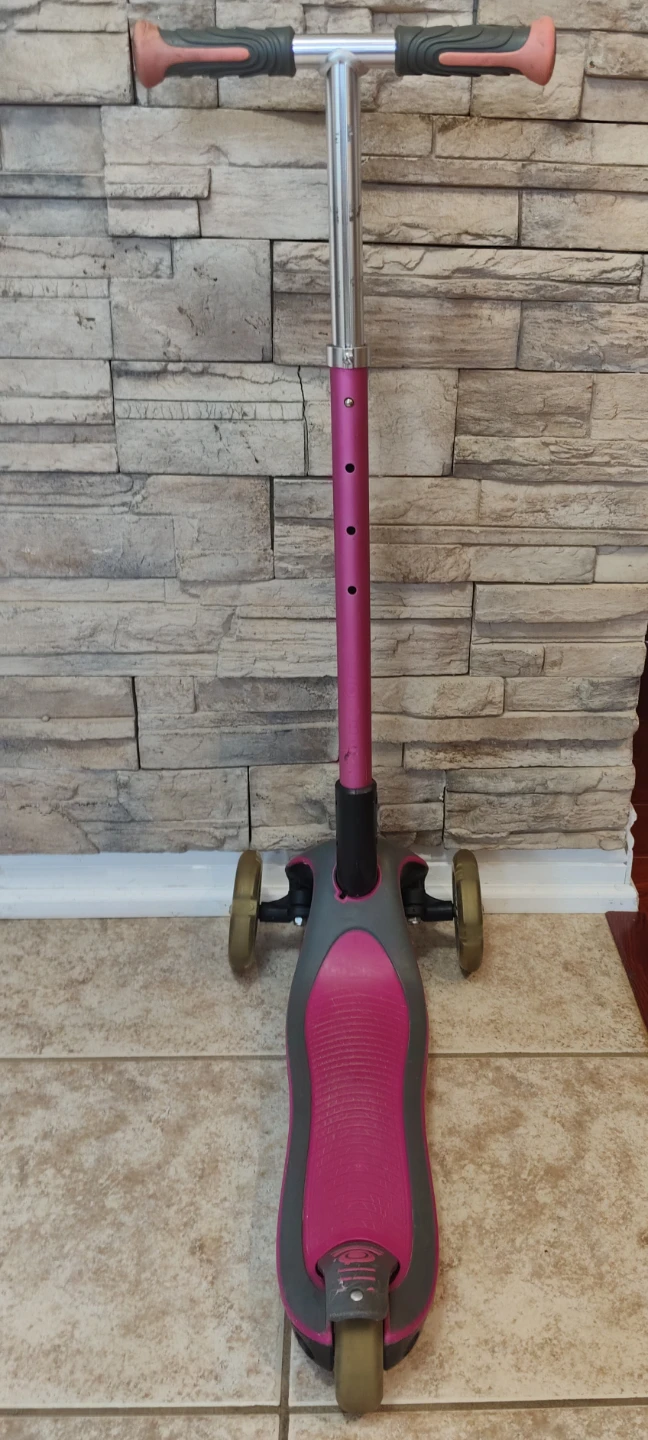 GLOBBER Pink 3-Wheel Scooter
