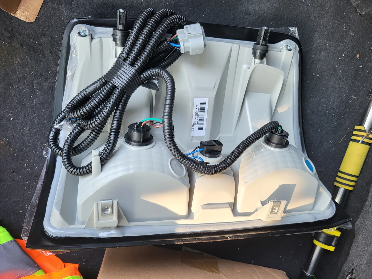 Chevrolet Silverado right tailight - photo 4