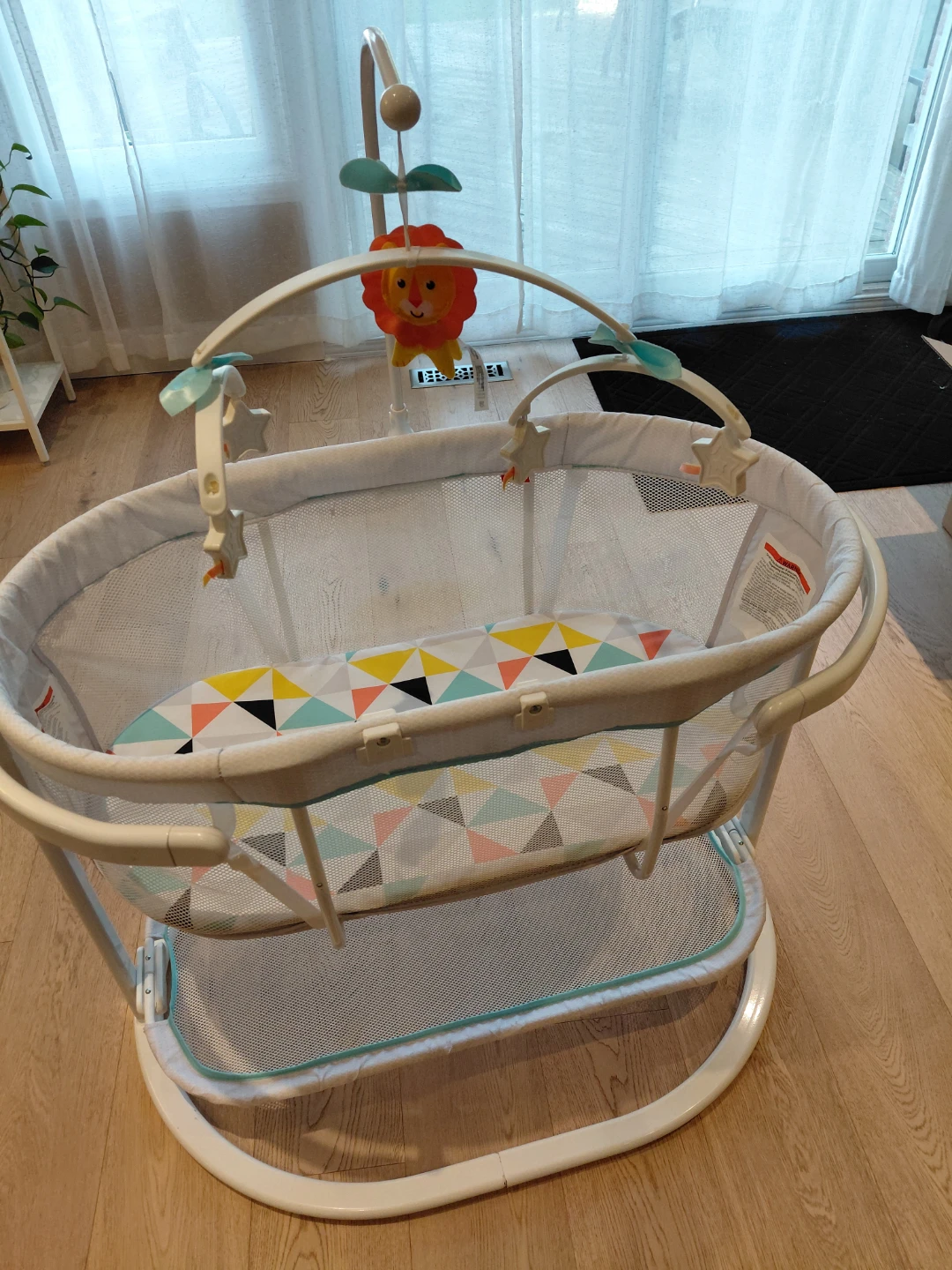 Fisher-Price Soothing Motions Bassinet