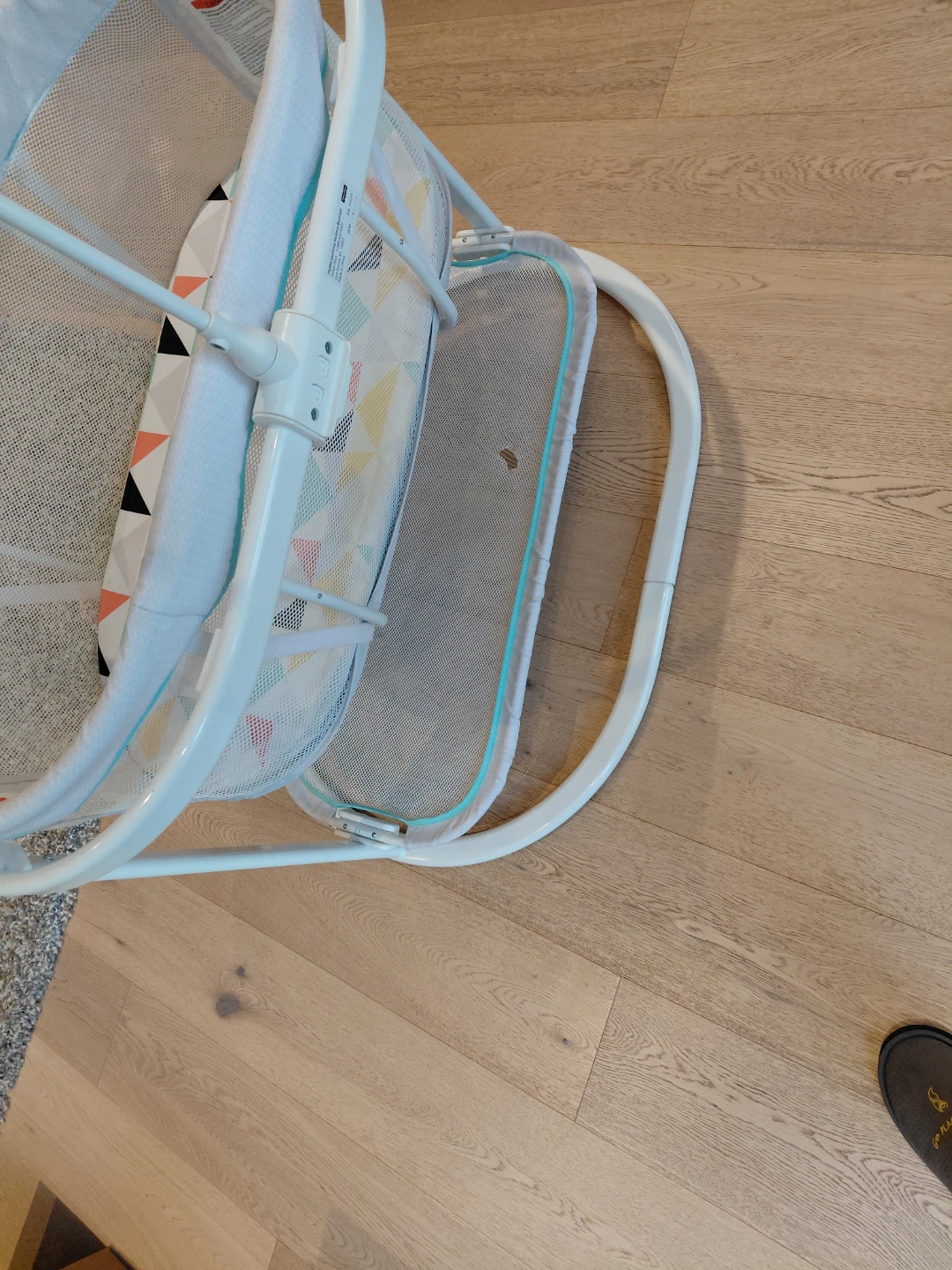 Fisher-Price Soothing Motions Bassinet - photo 2