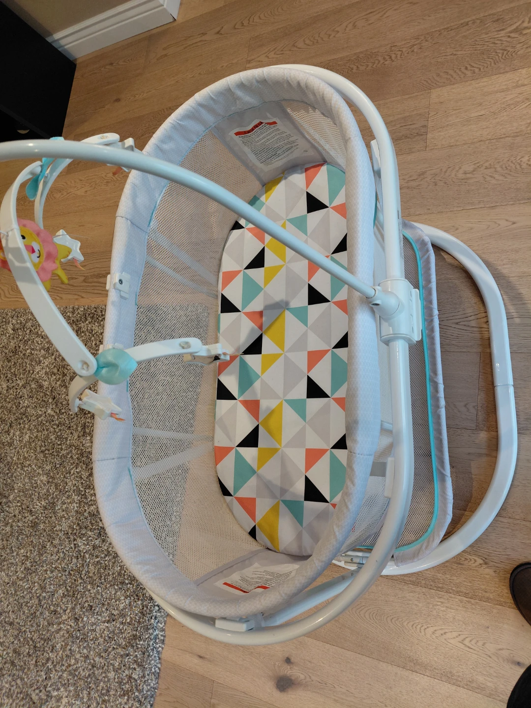 Fisher-Price Soothing Motions Bassinet - photo 3