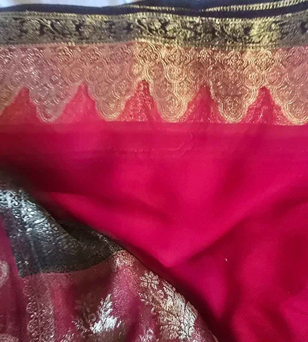Red  and golden border Saree with Blouse and petticoat - photo 5