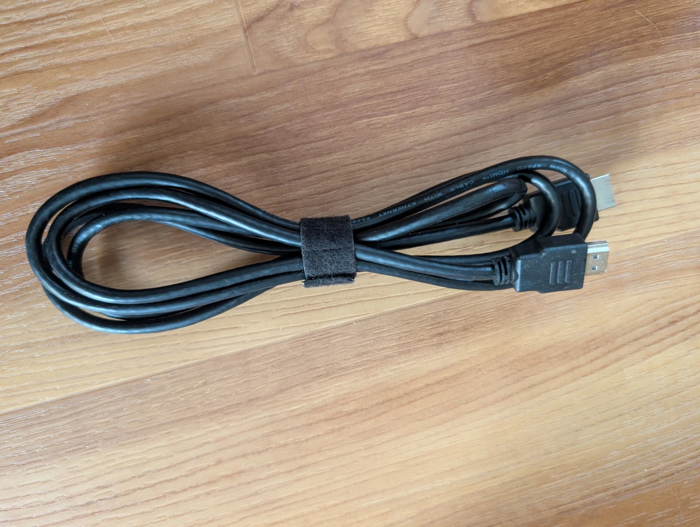 HDMI and DP Cables - photo 5